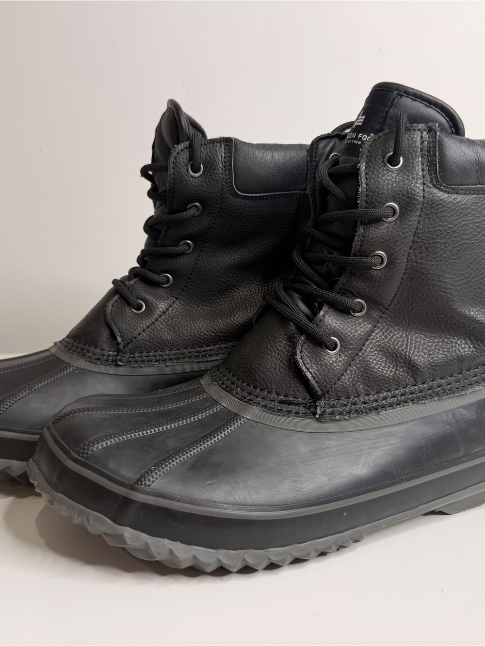 London Fog Ashford 2 Black Leather Duck Boots 3M Thinsulate 11M